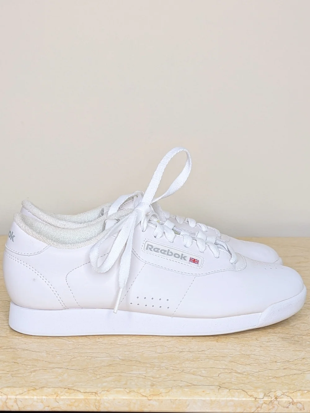 Reebok Classic White Athletic Shoe Classic Sneaker Women's 7.5